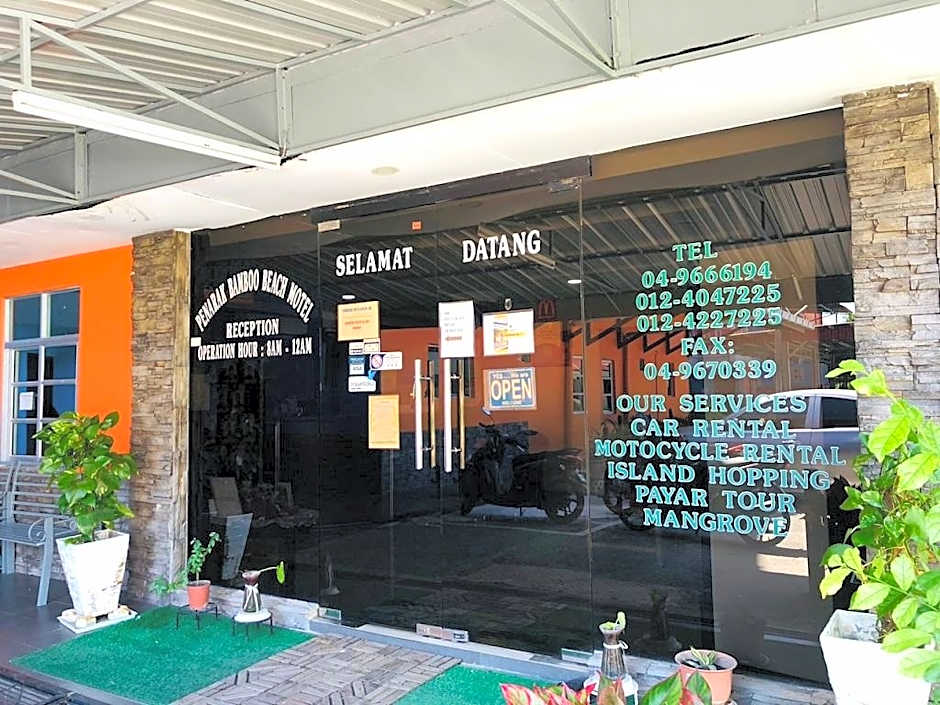 Penarak Bamboo Beach Motel