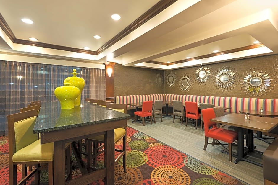 Holiday Inn Express Suites Little Rock West, an IHG Hotel