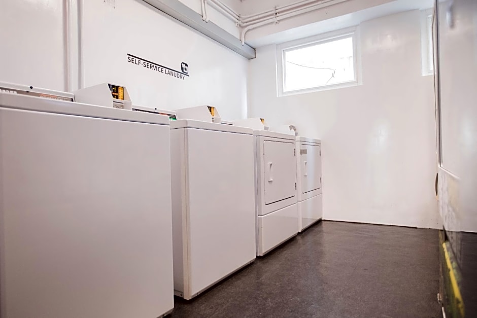 Single Inn - Kaohsiung Station