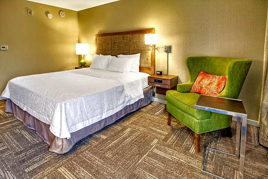 Hampton Inn By Hilton And Suites Asheville Airport