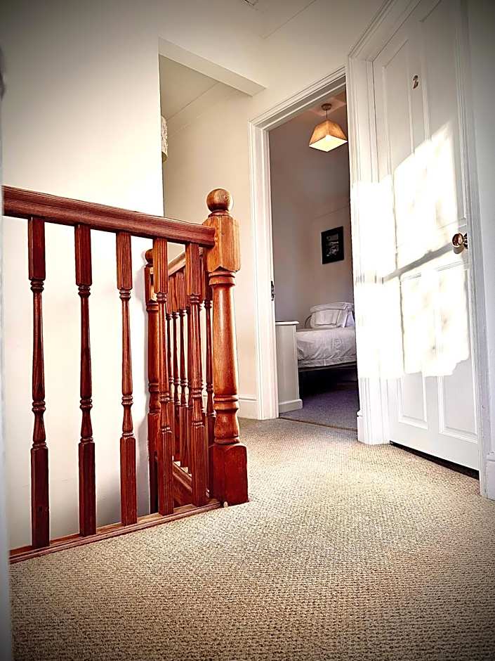 The White House at The Tinners Arms