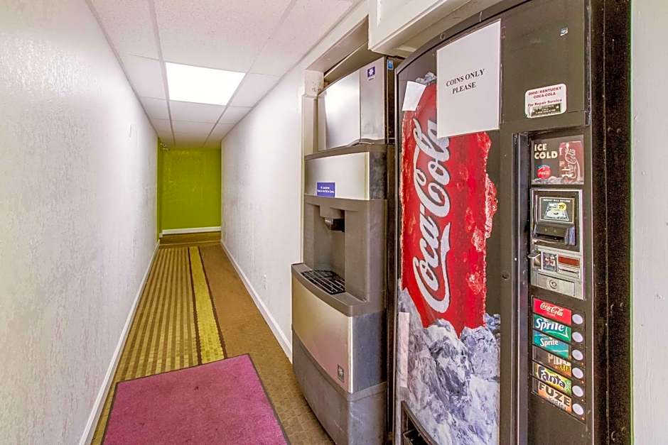 Motel 6-Rossford, OH