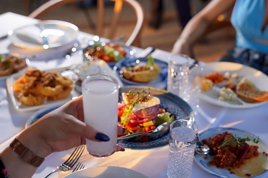 Icon Beach Suites Hotel Sovalye Island