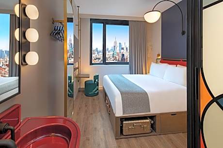 King Room with City View - Mobility Accessible w/Roll In Shower