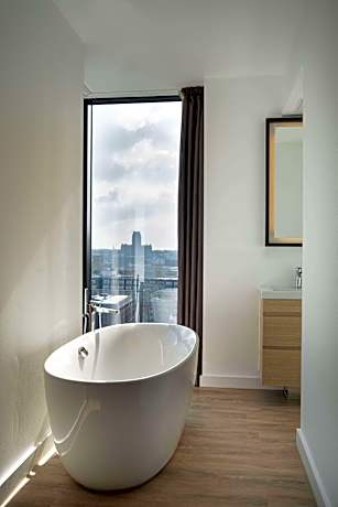 Interconnecting Townhouse Suite