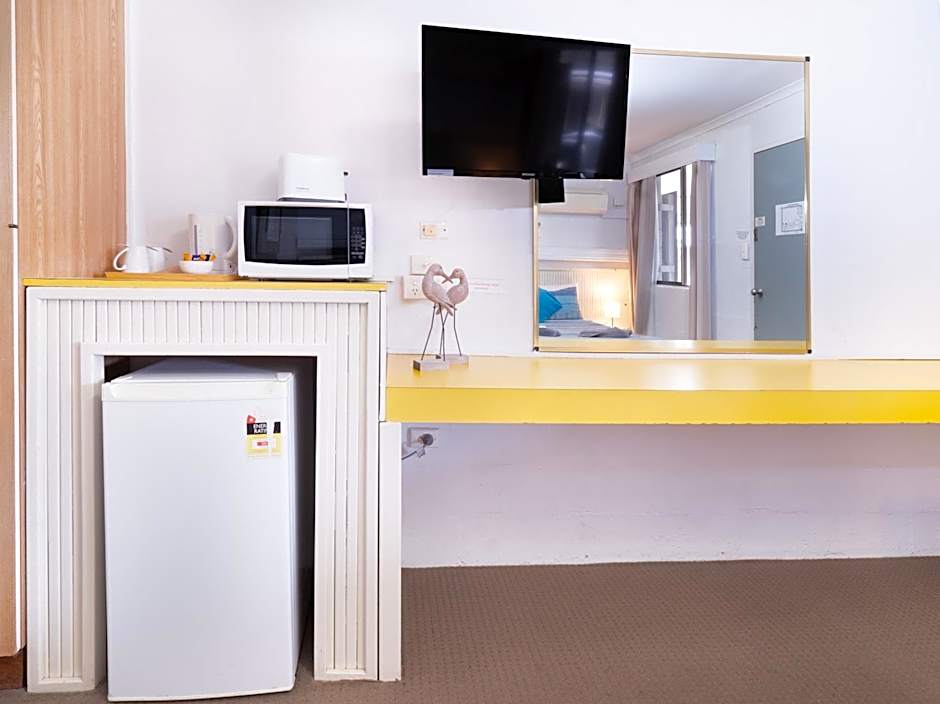 Boyne Island Motel and Villas