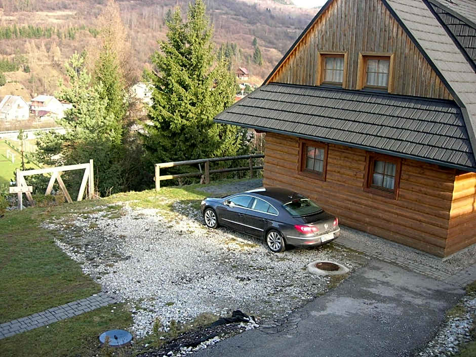 Drevenica pod smrekom