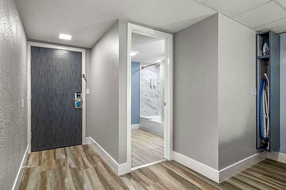 Clarion Pointe Tampa-Brandon Near Fairgrounds and Casino