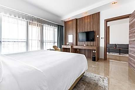 Deluxe Family King Suite