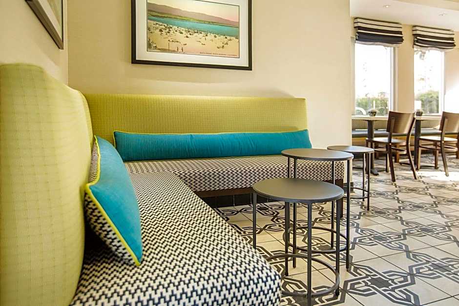 West Beach Inn, a Coast Hotel