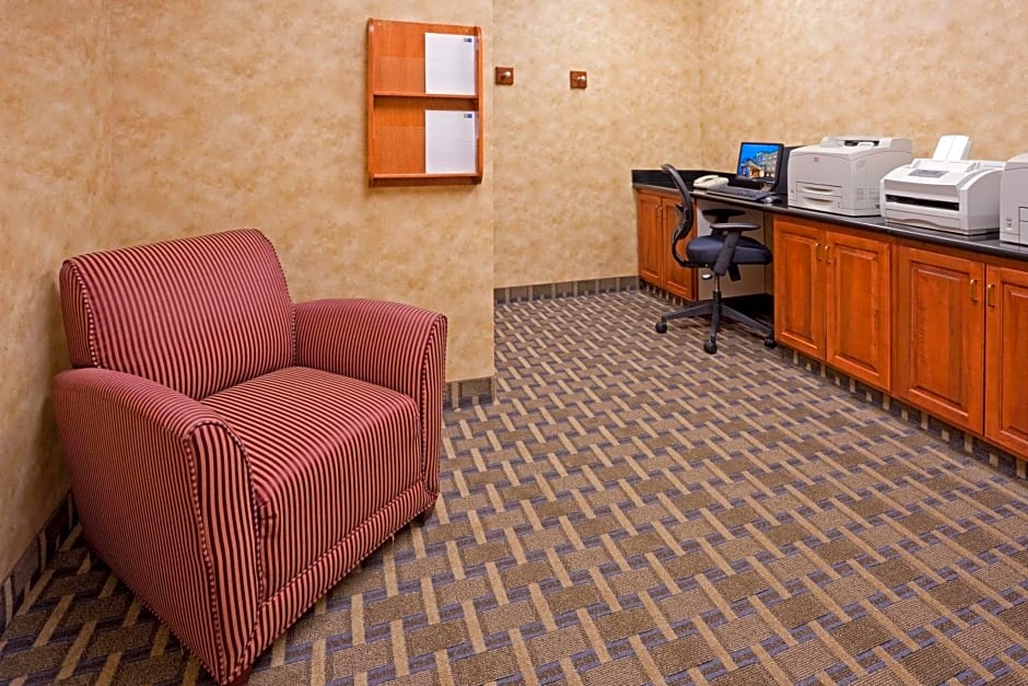 Holiday Inn Express Syracuse-Fairgrounds, an IHG Hotel