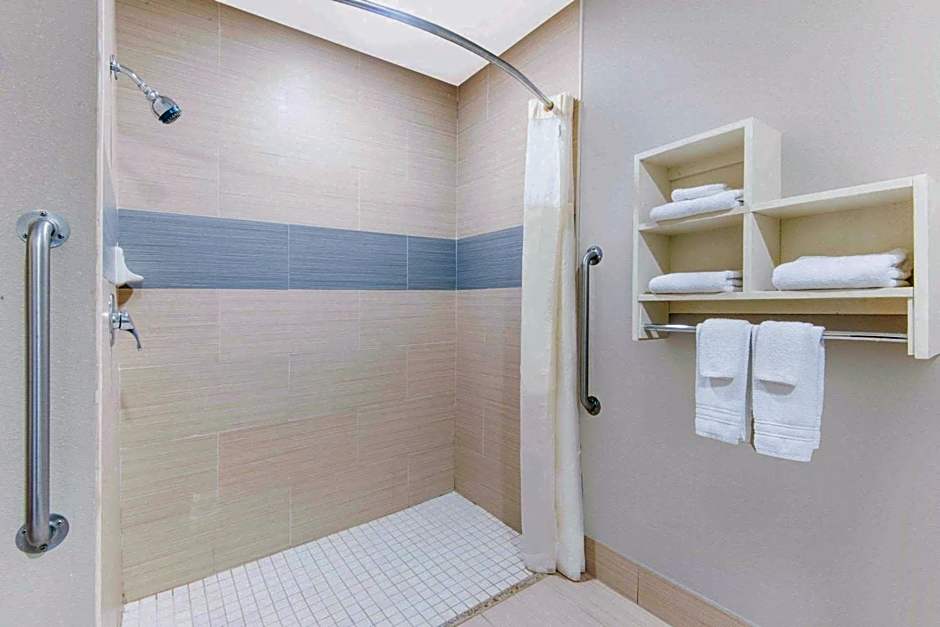 Super 8 by Wyndham Wichita South