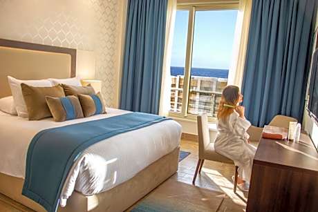 Junior Suite with Pool View