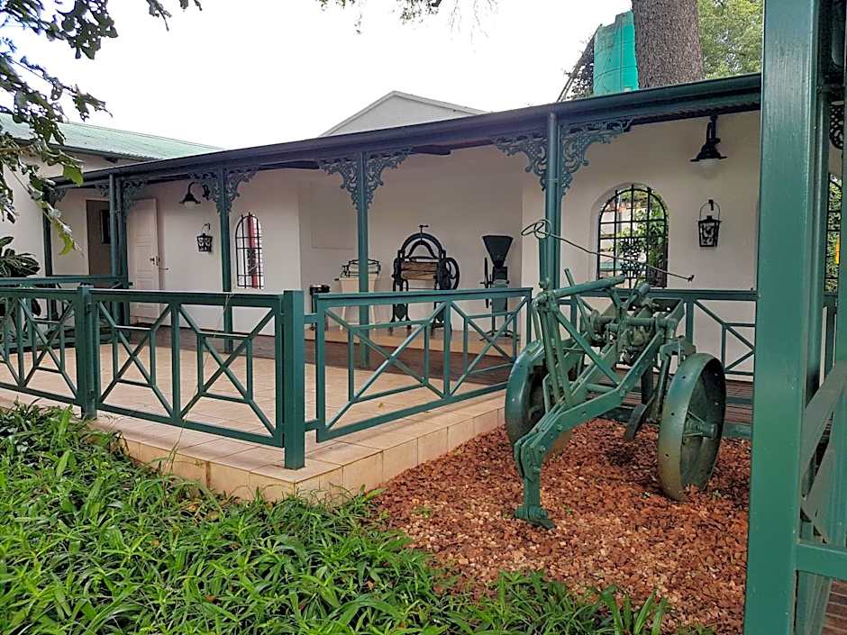 Sherwood's Country House