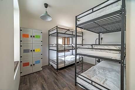 Bed in 6-Bed Mixed Dormitory Room