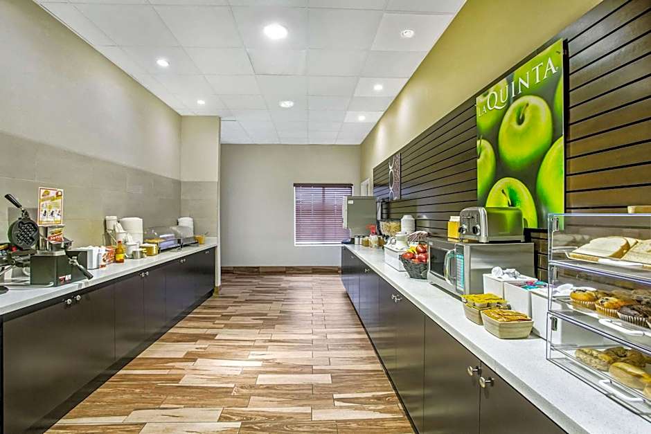 La Quinta Inn & Suites by Wyndham Karnes City