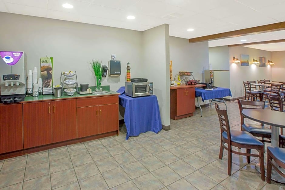 Microtel Inn & Suites by Wyndham Manistee