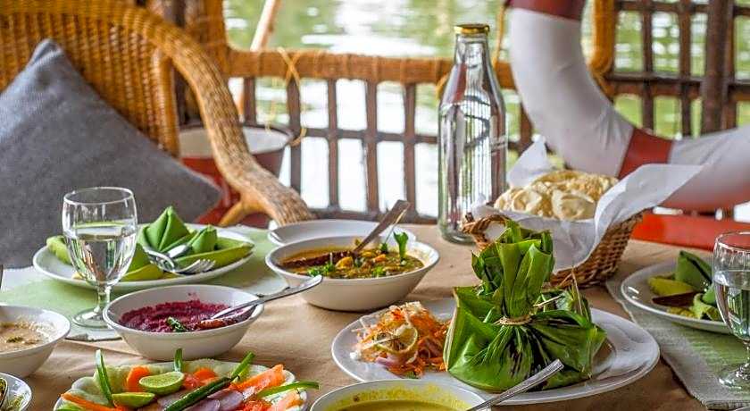 Spice Coast Cruises - Houseboat, A CGH Earth Experience