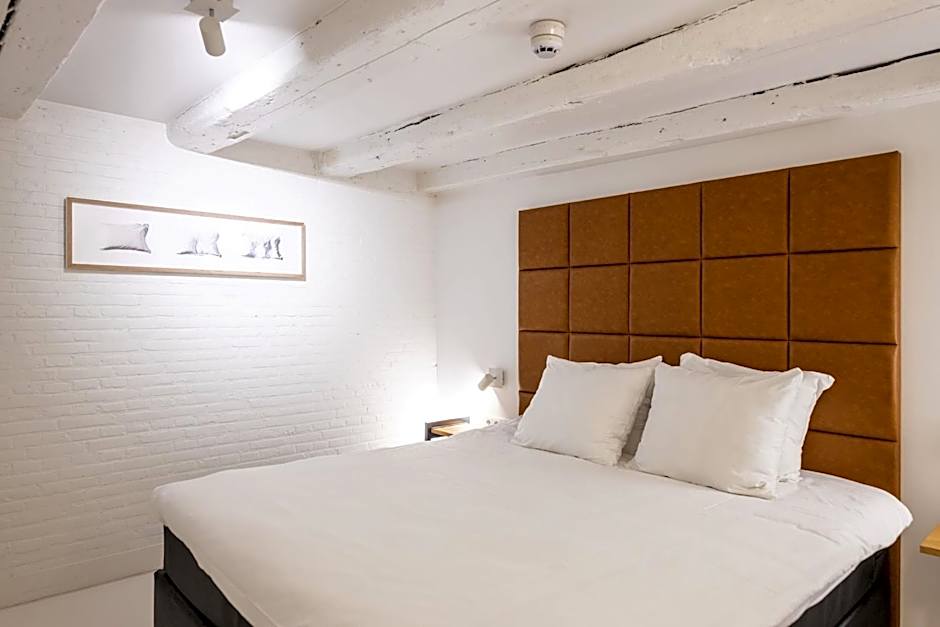 YAYS Amsterdam Salthouse Canal by Numa