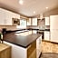 Primrose Lodge with Hot Tub