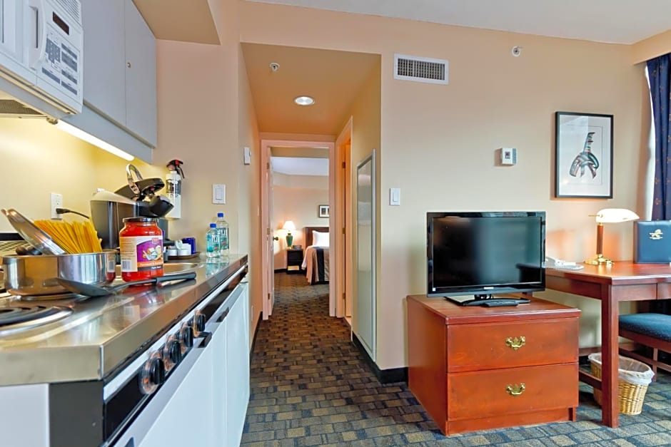 Rosedale on Robson Suite Hotel