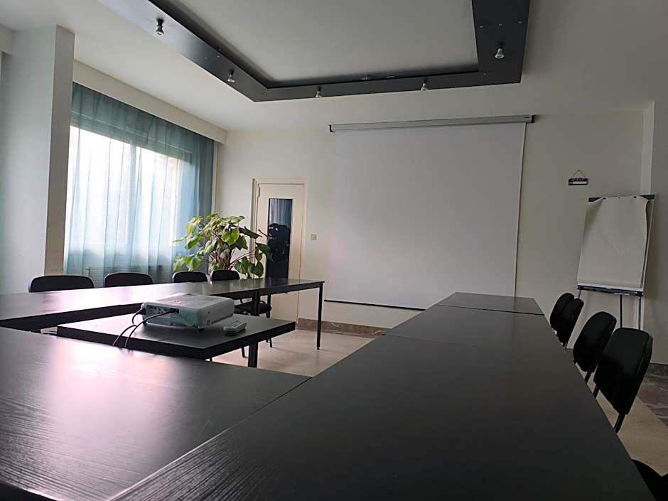 Adonis Lyon Est Hôtel Artys