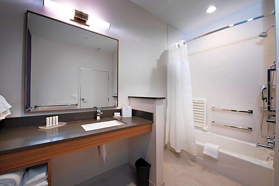 Fairfield Inn & Suites By Marriott Dayton North