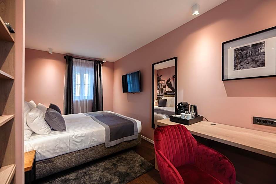 Camera Hotel