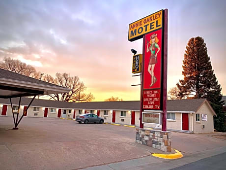 Annie Oakley Motel Oakley