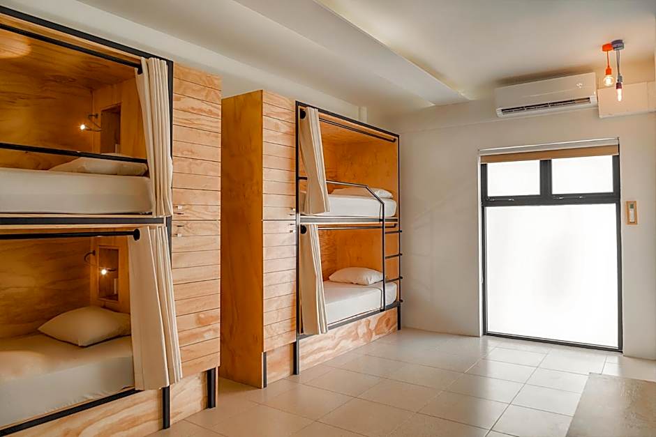 Nomads Hotel, Hostel & Rooftop Pool Cancun