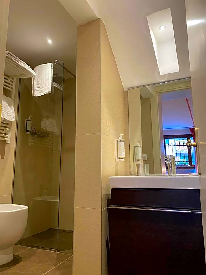 Ca' San Trovaso - 6 Rooms