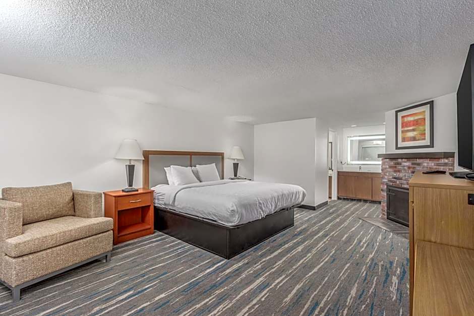 Crossroads Inn & Suites