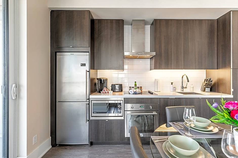 Luxury 1BR Condo - King Bed - Stunning City View