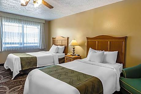 2 Queen Beds, Mountain View
