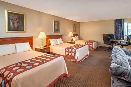 4 Double Beds, Studio Suite, Non-Smoking.