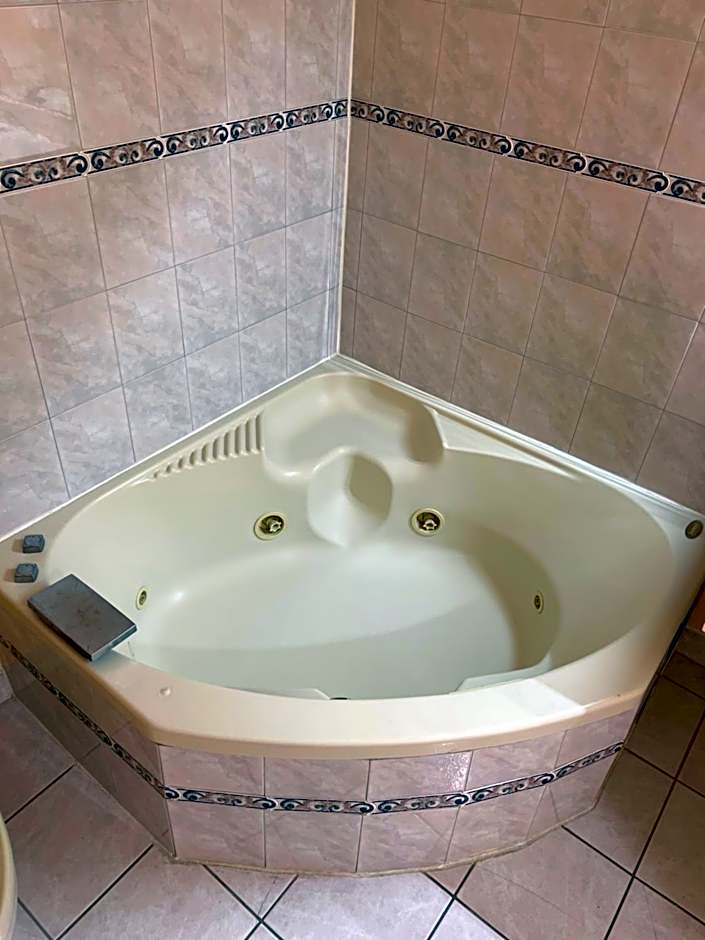 Executive Inn & Suites Lackland AFB