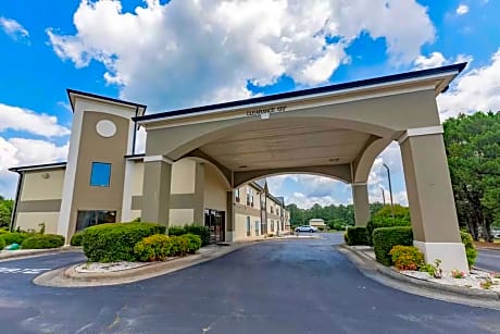 Baymont by Wyndham Creedmoor