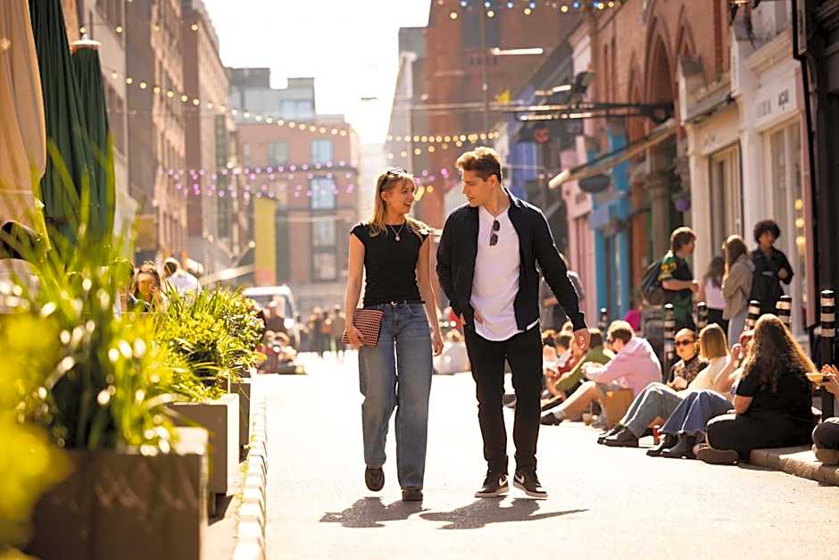 REZz Temple Bar, Dublin