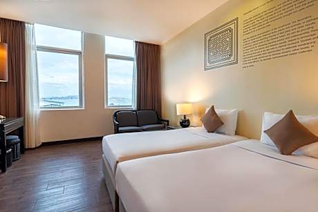 Grand Hollywood Twin Room