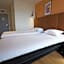 ibis Lyon Est Bron