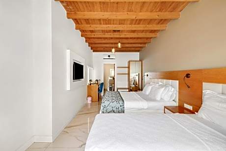 Deluxe Triple Room with Sea View