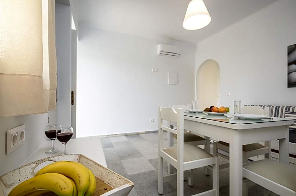 Birikos Studios & Apartments