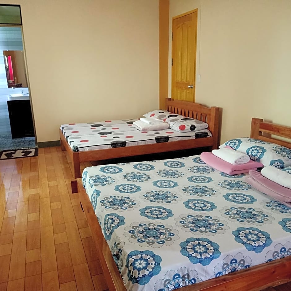 JO-ZA-NA's Hostel(bed and breakfast)