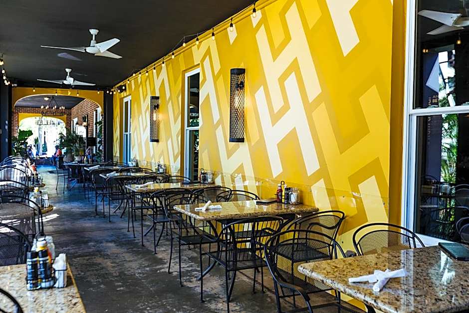 Hollander Hotel - Downtown St. Petersburg