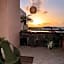 Frida's Artsy Condo with own mural, outdoor tub & rooftop pool