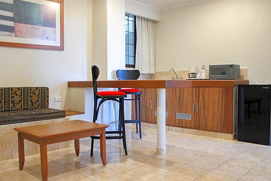 Hotel & Suites Real del Lago