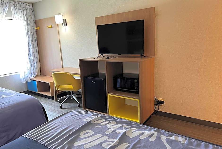 Days Inn by Wyndham Des Moines-West Clive