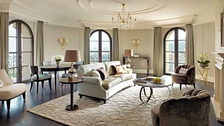 PANORAMIC TWO BEDROOM SUITE TWO KING BEDS