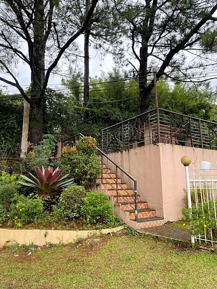 3 Pax Charming Foggy Cold Breeze, Cozy Gardenville Hotel