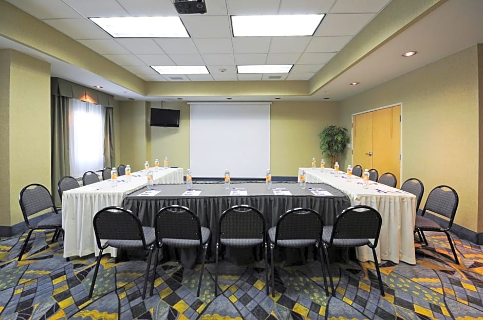 Holiday Inn Express & Suites Toluca Zona Aeropuerto By IHG
